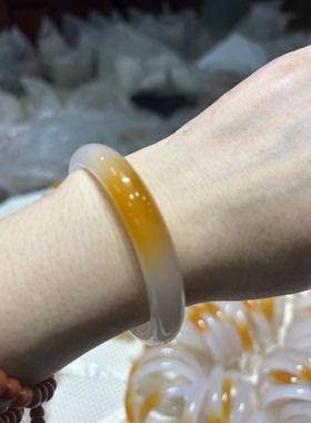 天然玛瑙手镯一口糖玛瑙手镯飘糖色玉手镯扁条黄色翡翠玉镯送礼