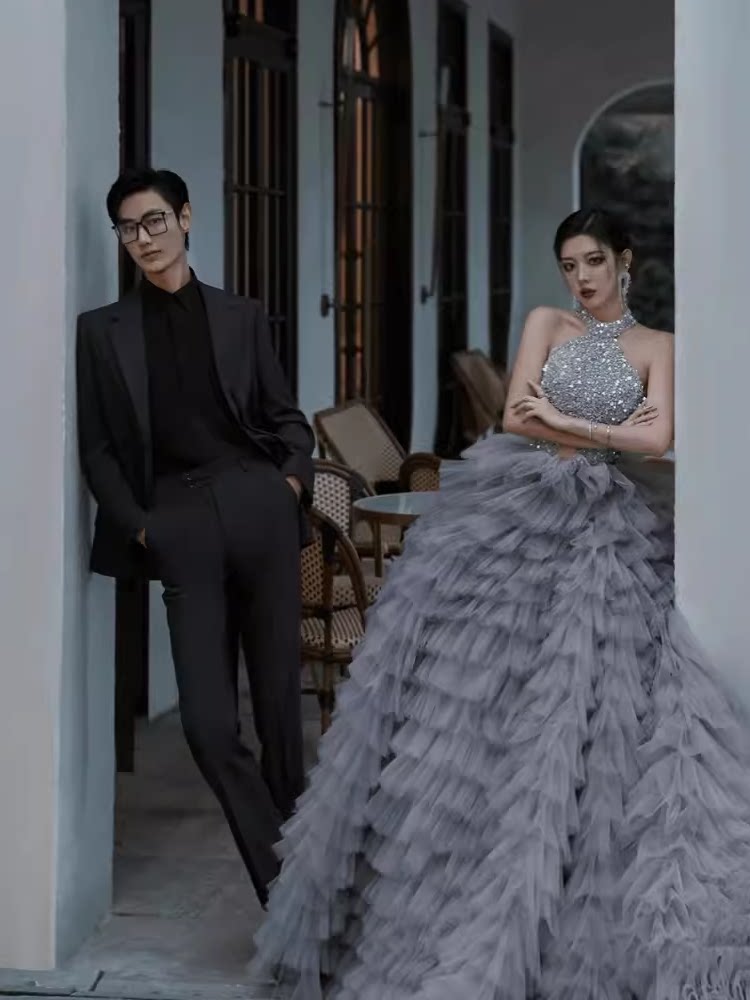 Sexy advanced wedding dress suitable for photo sessions, backless