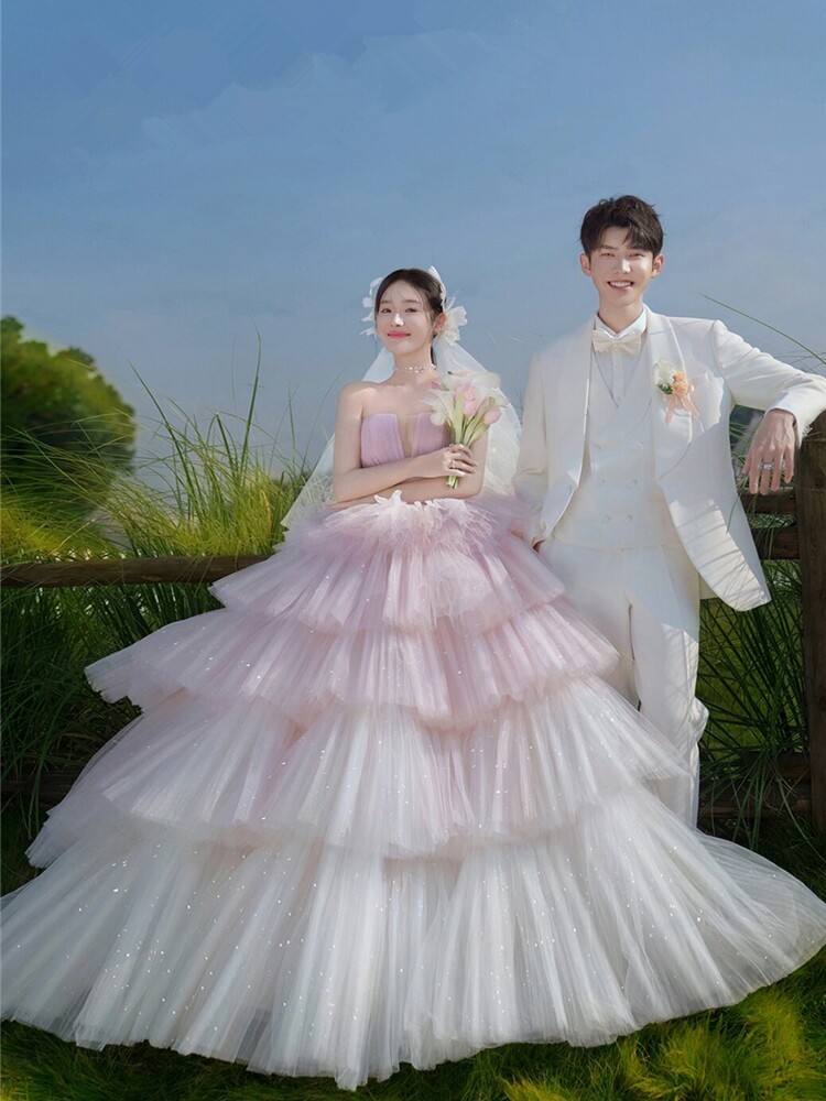 2024 새로운 외관 포레스트 스타일 핑크 긴 꼬리 구겨진 투투 스커트 테마 의류 드레스 스튜디오 사진 웨딩 드레스