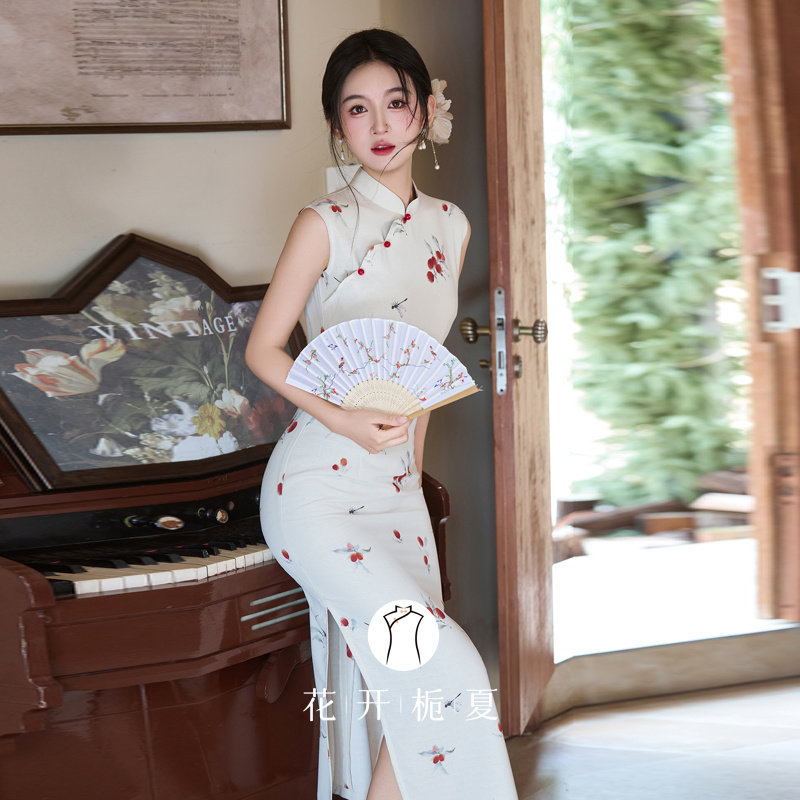 温柔米白色小樱桃印花无袖旗袍2026新款新中式绝美气质长款连衣裙