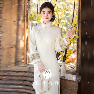 冬季白色旗袍订婚2025新款新中式加绒保暖长袖连衣裙年会礼服1/4