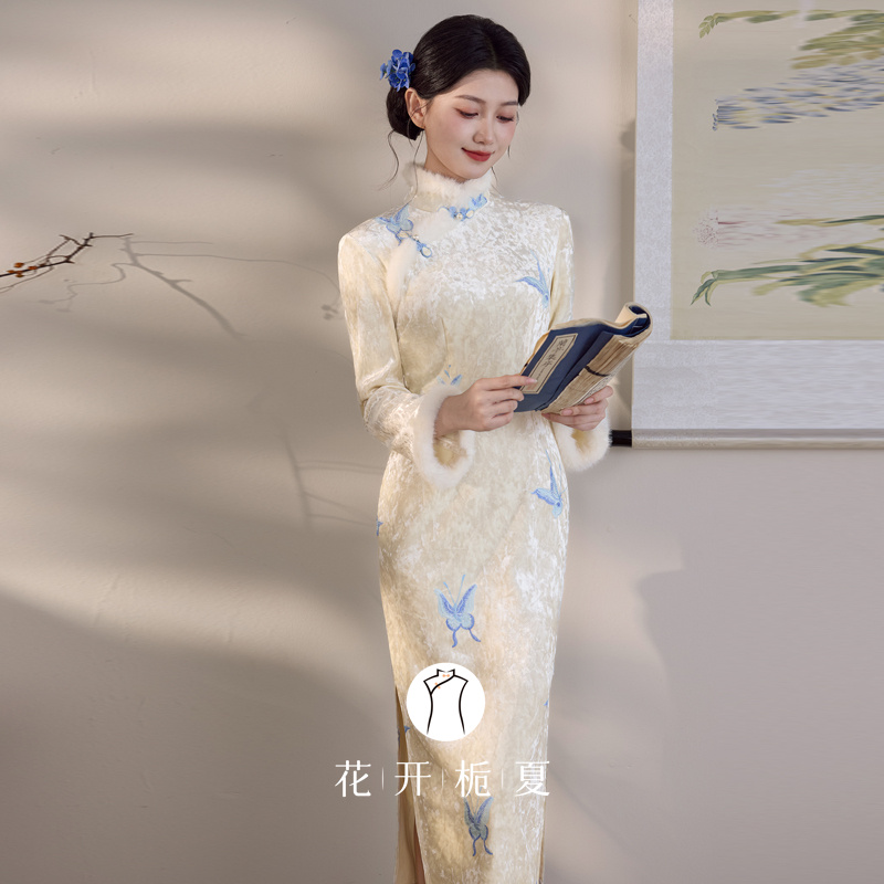 新中式改良保暖毛绒领米色旗袍