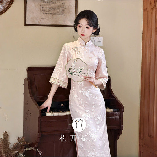 新中式国风温柔粉色旗袍订婚礼服