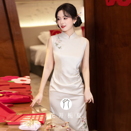 新中式改良高级感无袖白色旗袍