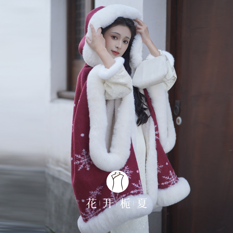 长款连帽毛领斗篷披肩配旗袍