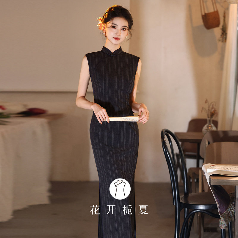 新中式复古藏蓝色无袖条纹旗袍图片