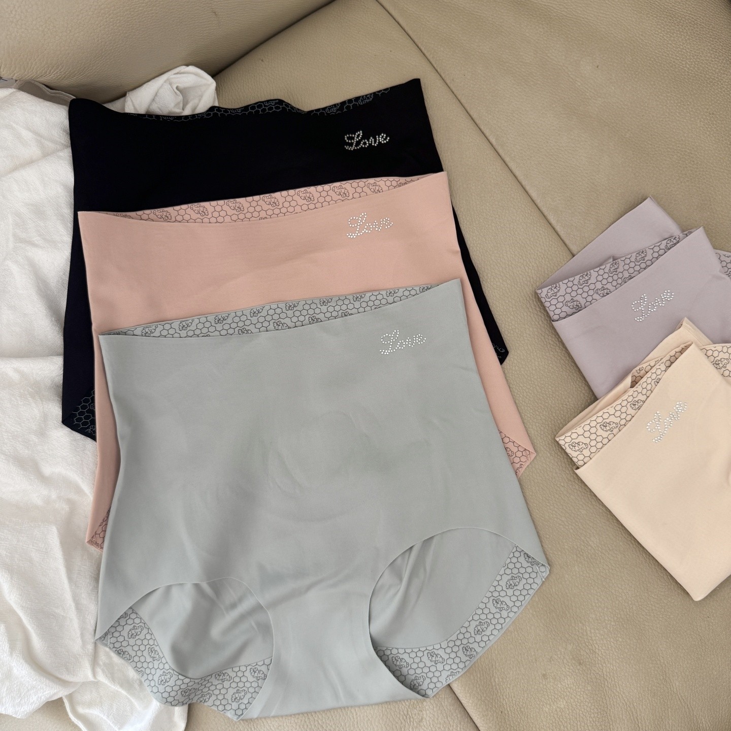 高腰收腹一片式无痕透气大码内裤