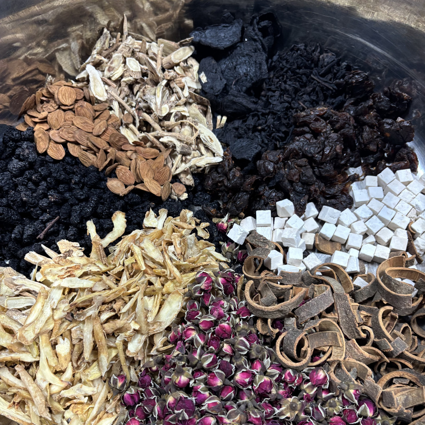 八珍膏西红花西洋参党参阿胶黄精玉竹熟地黄当归黄芪桑葚桃仁山楂