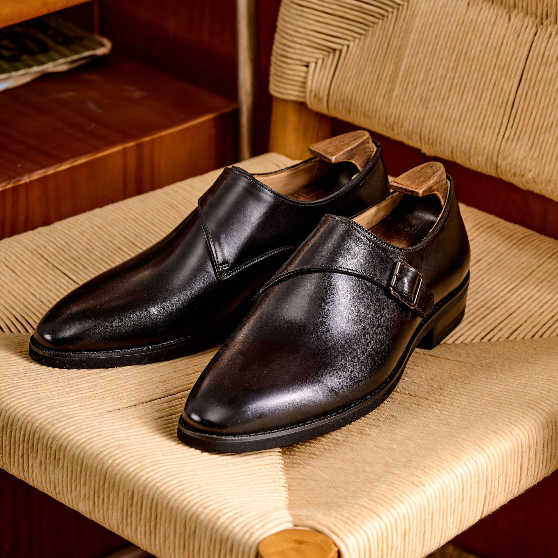 一件代发英伦皮鞋男高级感正装商务休闲鞋真皮宽脚牛津婚礼孟克鞋