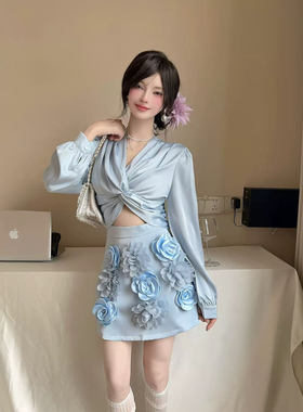 纯欲风套装女春法式泡泡袖V领扭结缎面衬衫立体花朵半身裙两件套