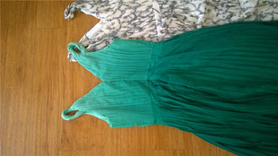 B牌美式优雅扭肩款前后v领插袋百褶小礼服裙连衣裙渐变绿印花