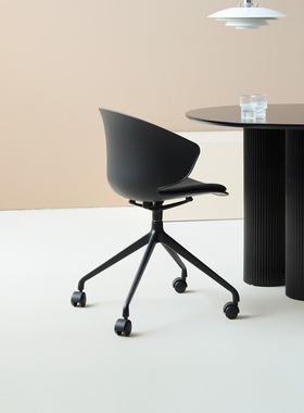 北欧现代可旋转带滑轮靠背椅家用书房电脑椅设计师款咖啡厅洽谈椅