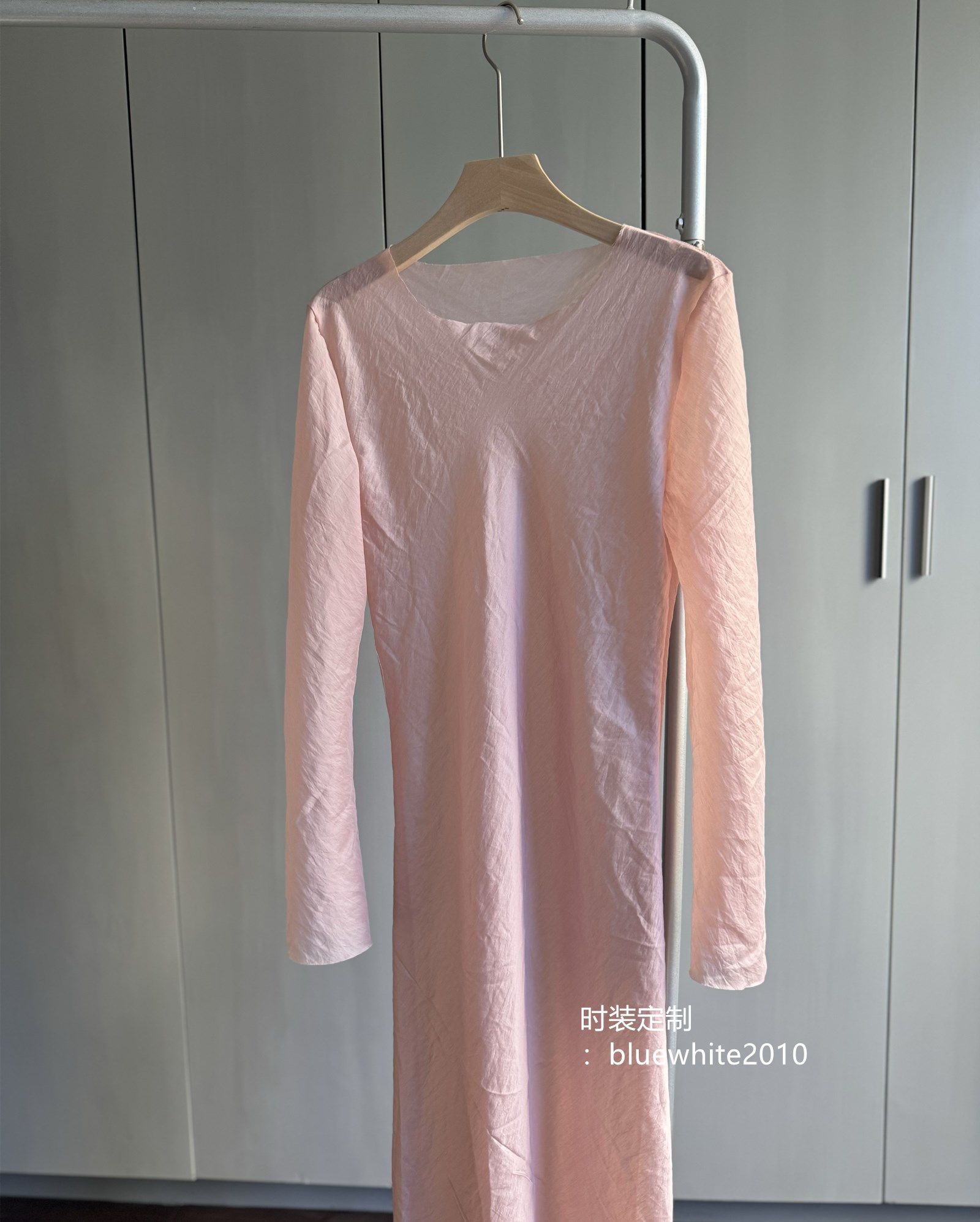 薄雾里的女人 温润如玉的淡粉色连衣裙