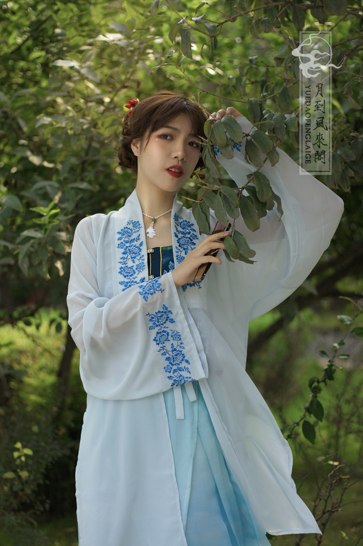 绣花合领衫月到风来阁特价现货