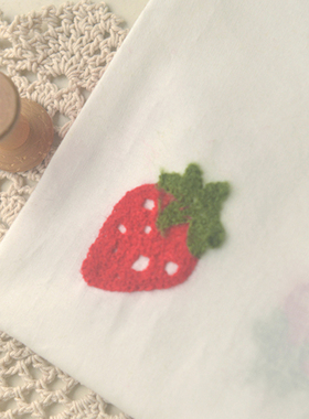 米白重磅草莓绣花府绸棉 衬衫裙长裙子童装娃衣衫餐桌布手工面料