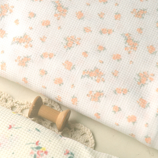 米黄白彩色花簇淡橙色波点华夫格涤棉  床品款上衣连衣裙童服装裙