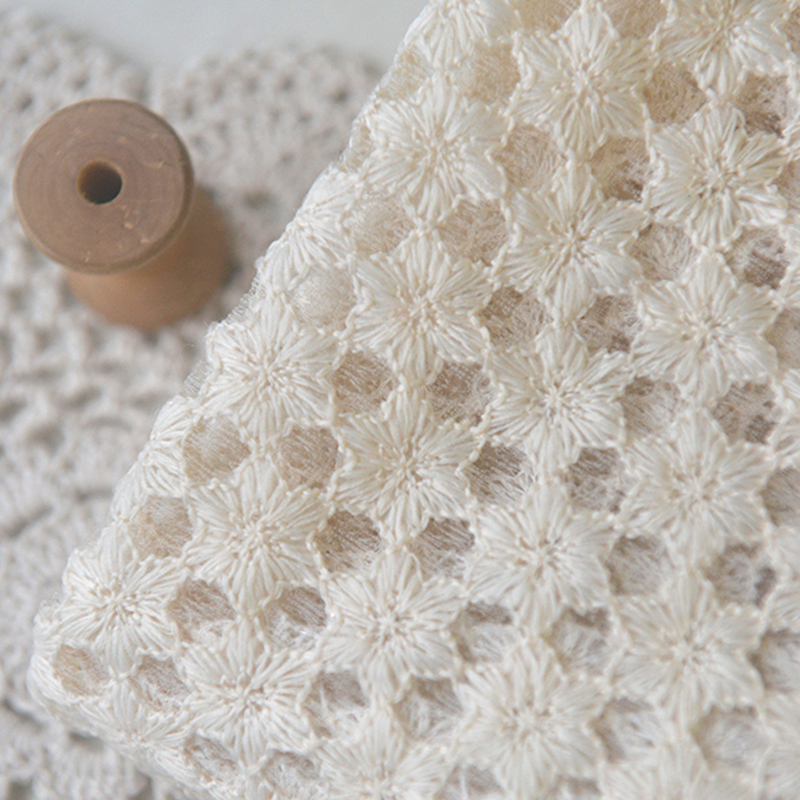 米黄花瓣绣花网纱连衣裙子