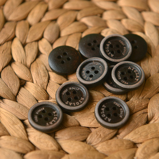 4粒价 1.8cmAIGLAT立体边四孔刻字黑色纽扣服装配件手工diy木扣子