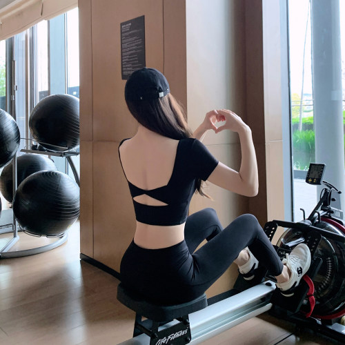 Byu run 新款美背拧结短袖带胸垫瑜伽T恤女外穿普拉提训练服上衣