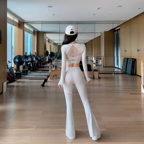 Byu run 新款交叉美背带胸垫长袖T恤瑜伽套装女拼纱喇叭裤两件套