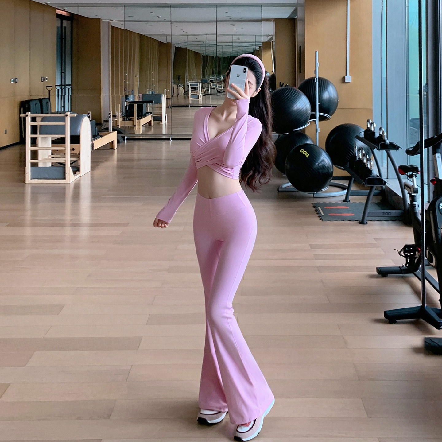 Byurun 新款v领层叠短款运动T恤瑜伽套装女高腰提臀喇叭裤两件套,运动/瑜伽/健身/球迷用品,瑜伽套装,淘宝优惠券,粉丝福利购,淘宝优惠卷