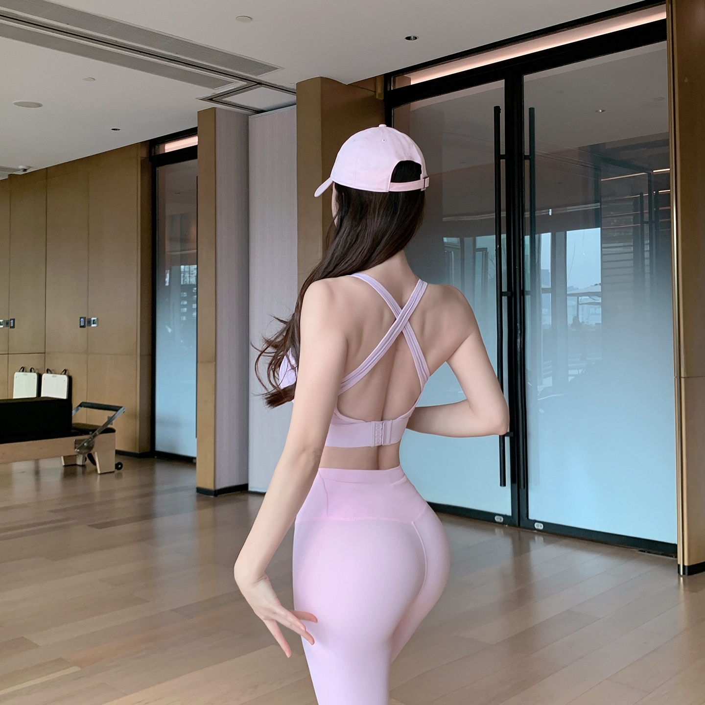 Byu run 双Y型交叉美背背心瑜伽背心一体式固定杯速干瑜伽服上衣