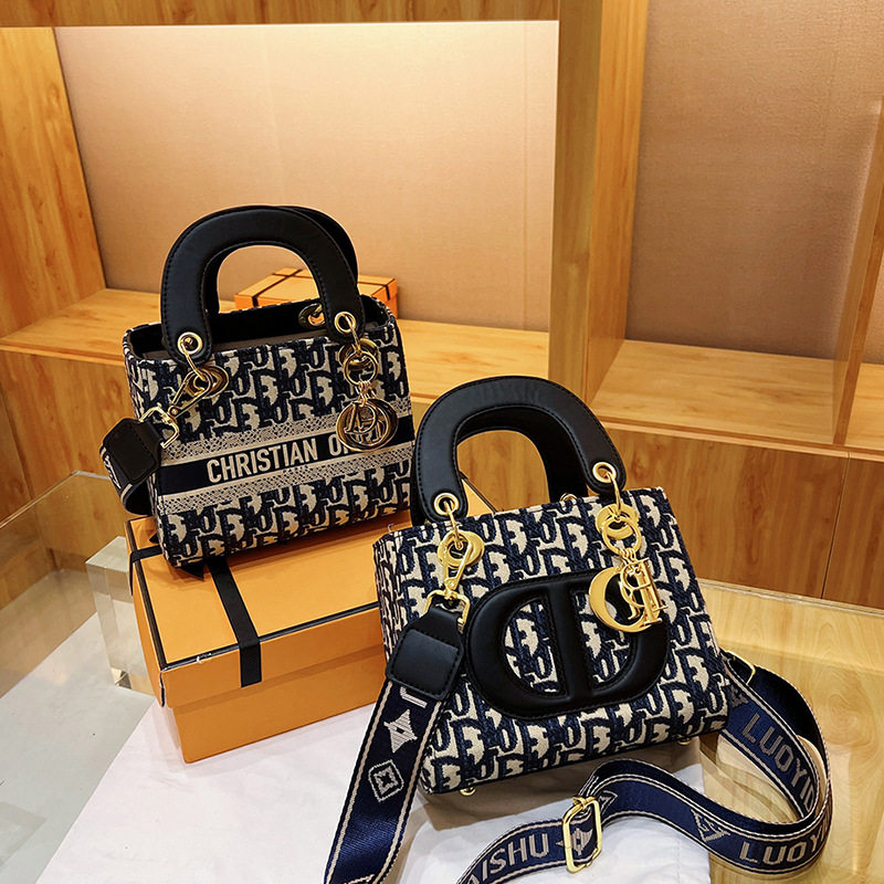 戴妃包女手提包2026新款高级质感轻奢今年流行刺绣斜跨小包包,箱包皮具/热销女包/男包,通用款女包,淘宝优惠券,粉丝福利购,淘宝优惠卷