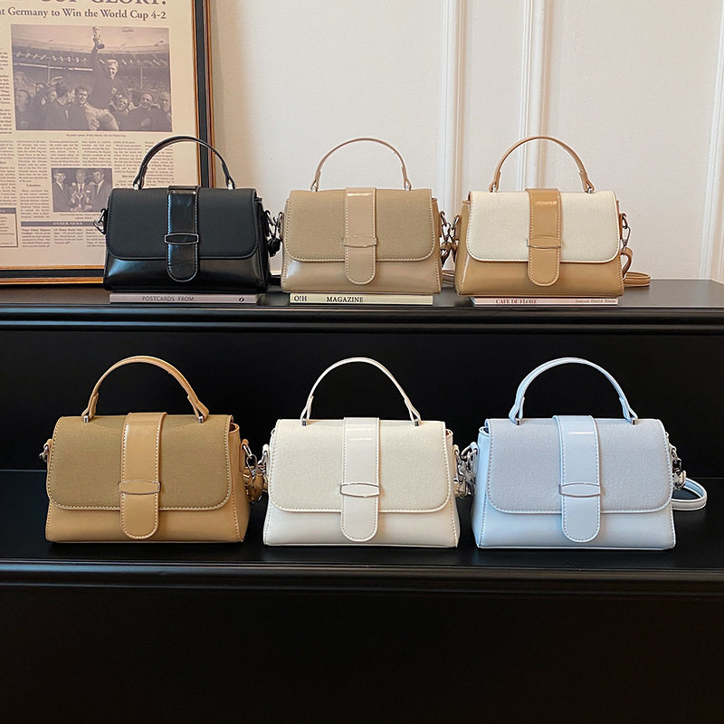 2026新款单肩斜挎手提质感女简约时尚大容量唯美纯色复古小方包