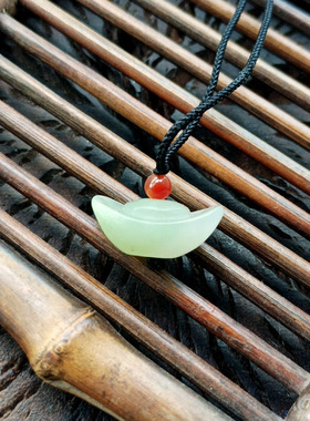 招财元宝老玉天然新疆和田玉稀有玉带翠手工雕刻元宝吊坠古朴缘一