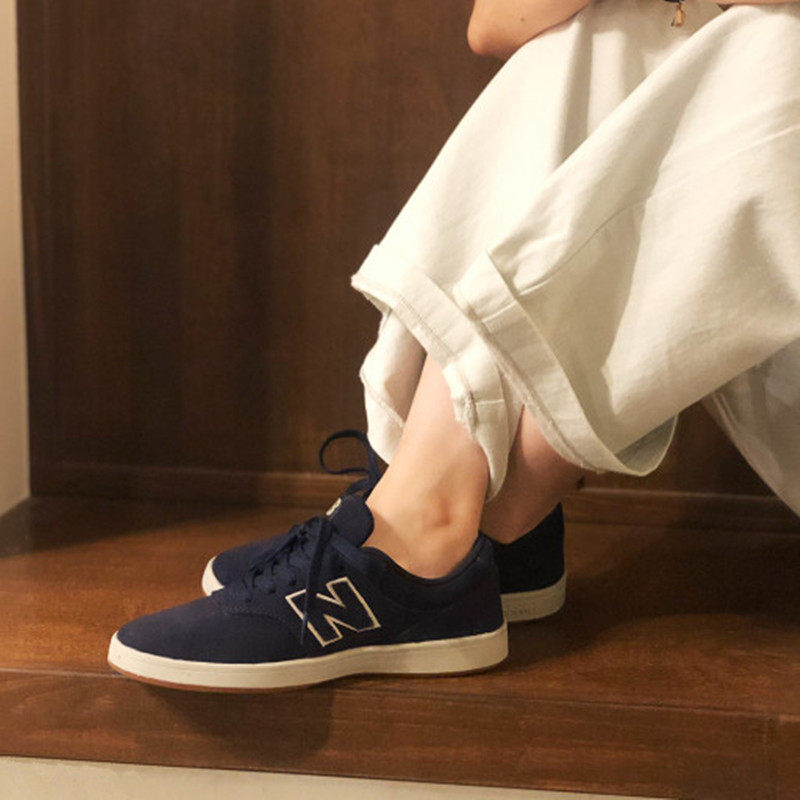 NEWBALANCE翻毛皮复古男休闲鞋