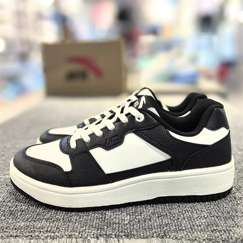 安踏车缝线系带女子板鞋低帮