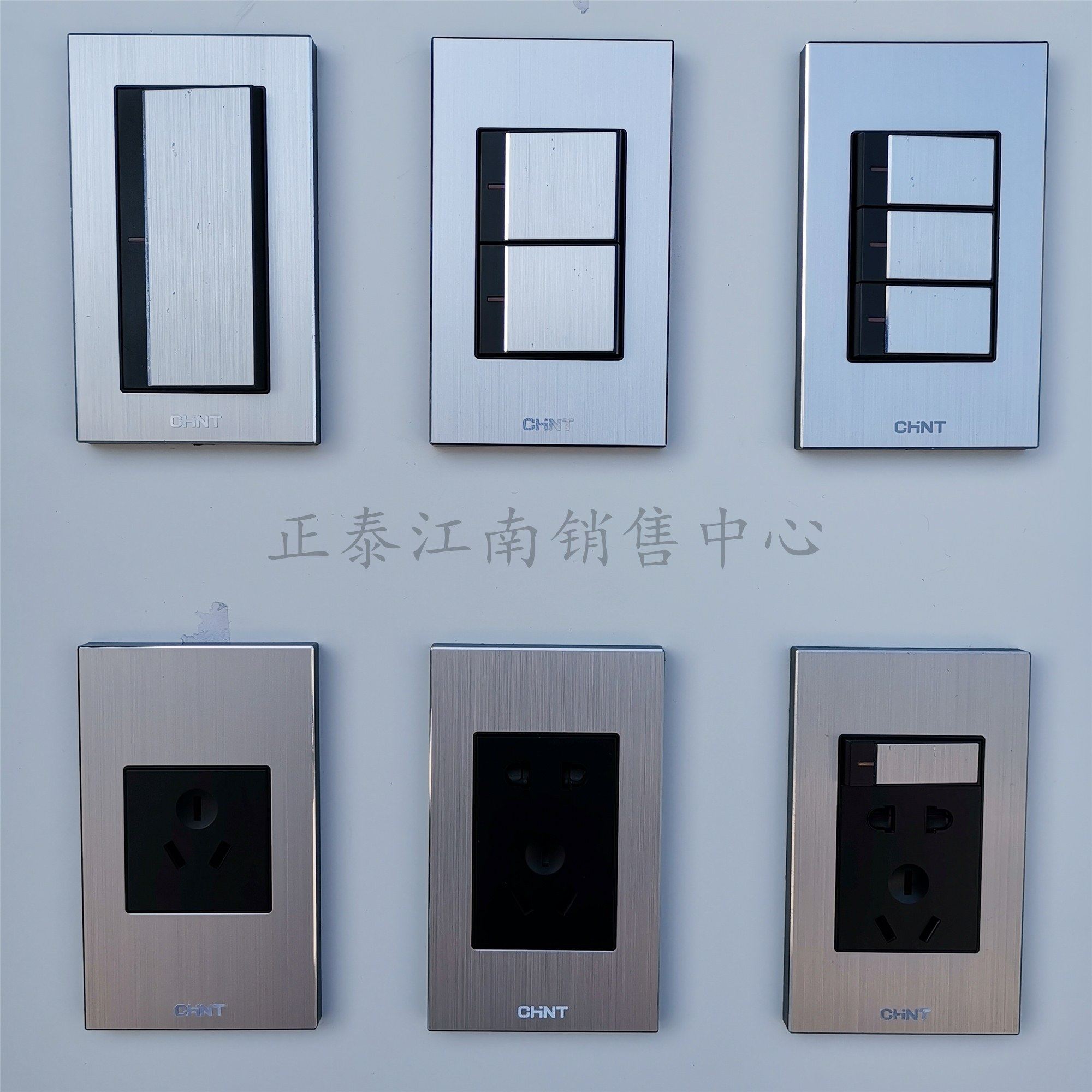 正泰开关插座面板120型9h深灰黑色铝合金金属拉丝高端家用墙壁式