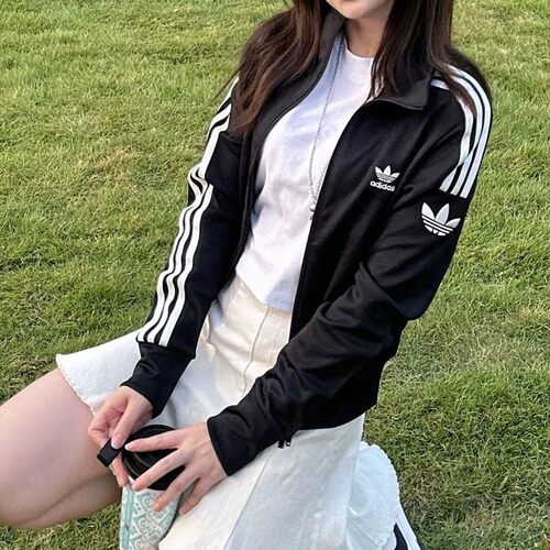 阿迪达斯三叶草女款复古显瘦夹克