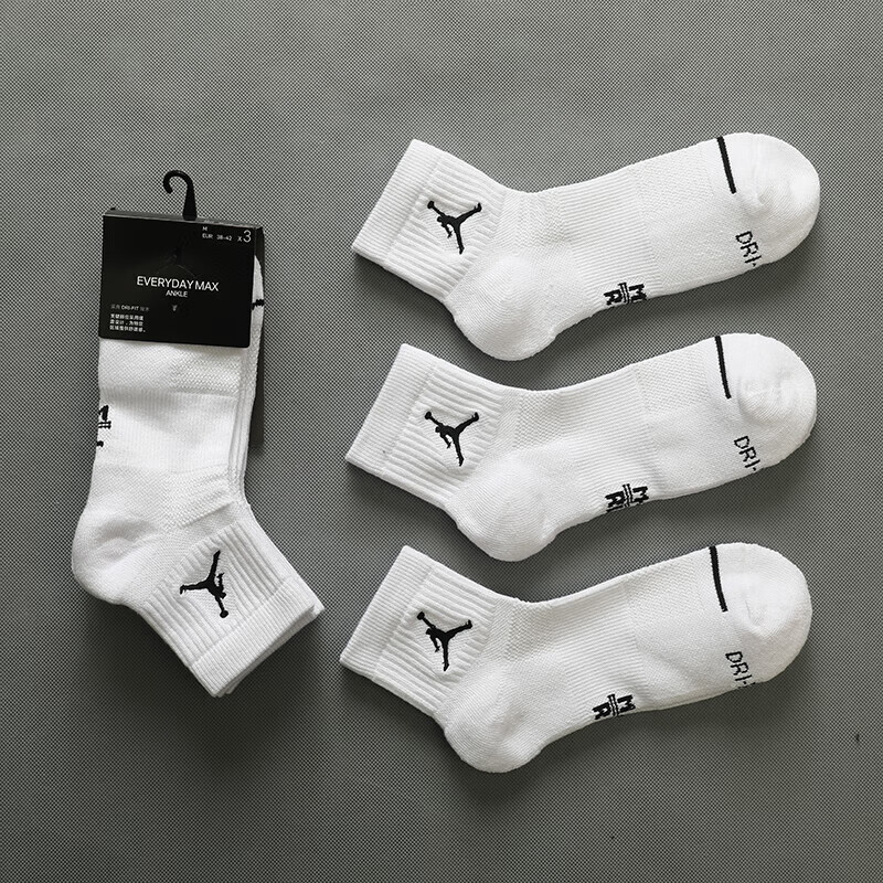 耐克休闲三双装中筒袜透气运动袜