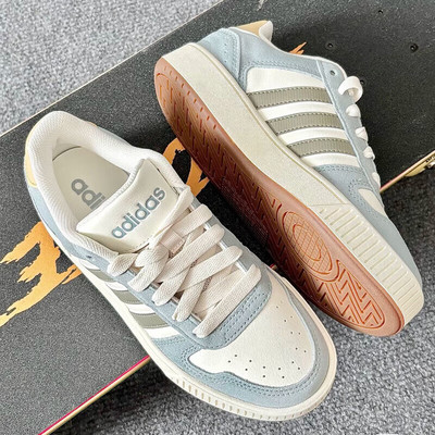 阿迪达斯休闲鞋耐磨低帮篮球鞋