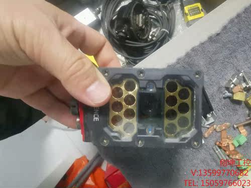 （创坤设备）基恩士SR-2000读码器，实物拍摄如图，需要的联系。