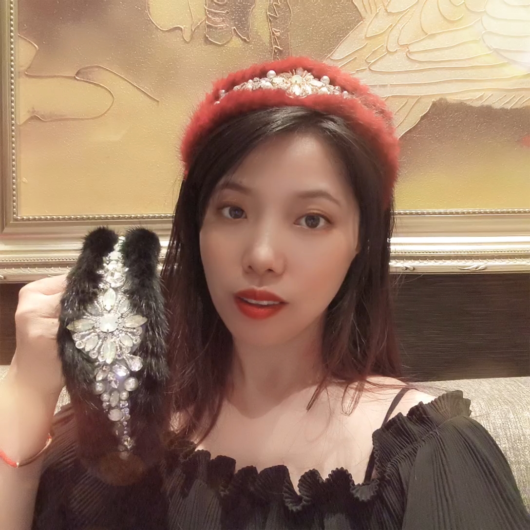 原创高端朗姆酒红貂毛发箍女秋冬新款镶嵌水钻发卡头箍带齿头饰