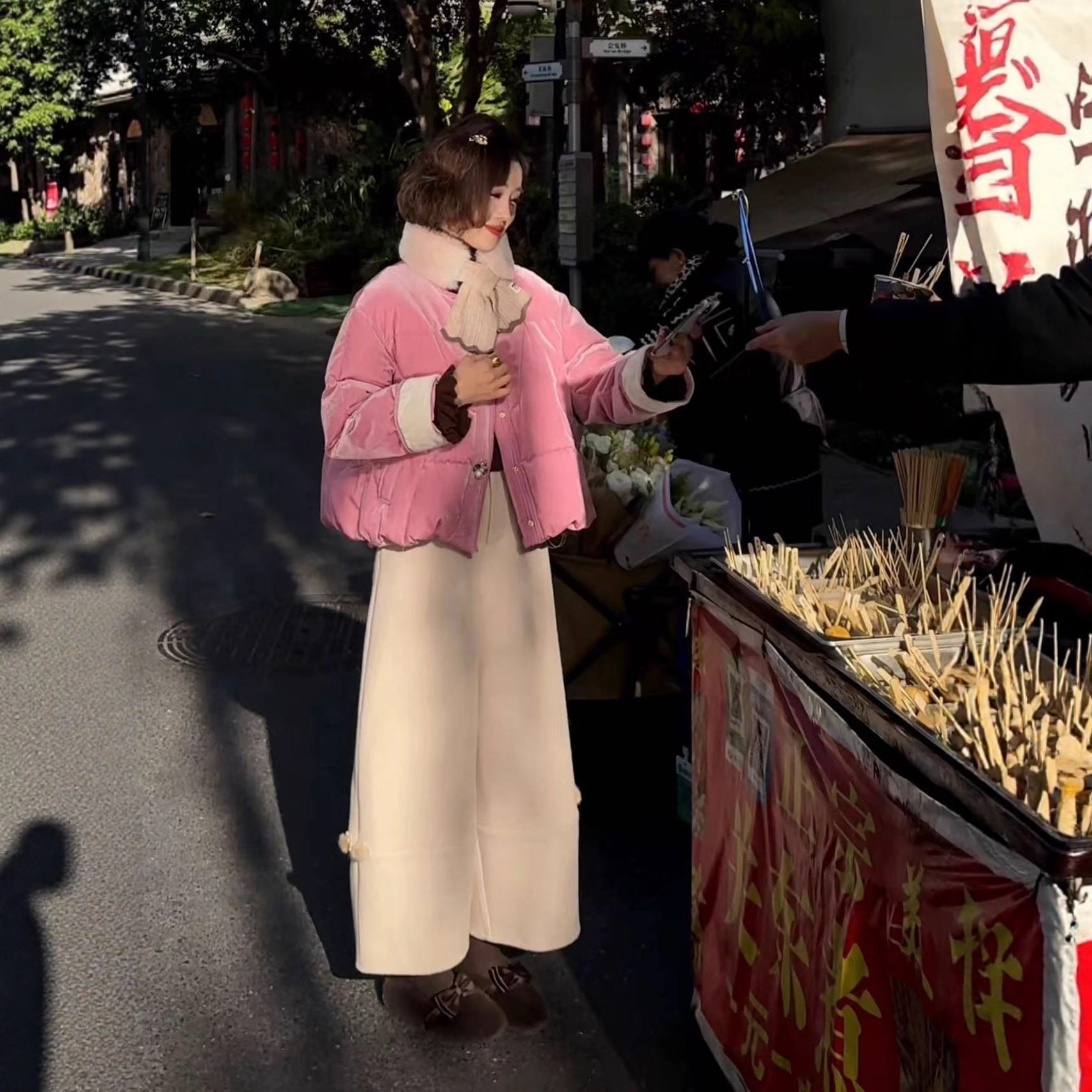 新中式国风真丝绒提花上衣2025新款冬季感轻奢短款羽绒服外套,女装/女士精品,羽绒服,淘宝优惠券,粉丝福利购,淘宝优惠卷