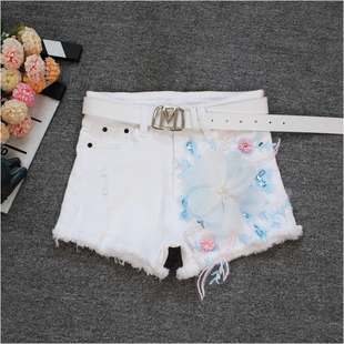 白色牛仔短裤女2026新款韩版小清新高腰弹力修身立体花朵超短热裤
