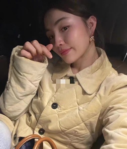 现货 向日葵欧尼同款 洋气百搭绒面翻领棉服短外套经典菱格外套女