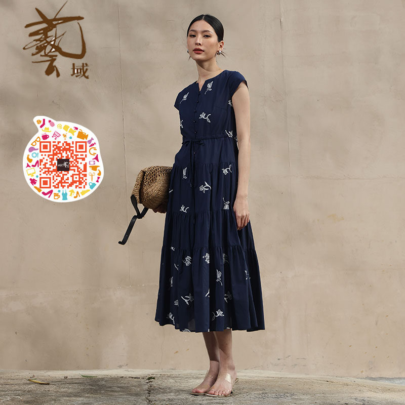 ART艺域女装正品专柜2026夏款新款绣花V领素雅淑女连衣裙R2L098