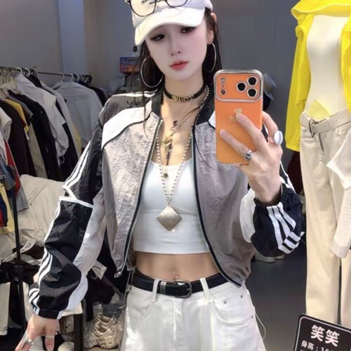 撞色三条杠拼接防晒棒球服外套女