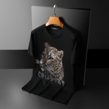 2318夏季新款个性潮丝光烫钻短袖体恤P95158起，男装T恤，钱塘2010-1