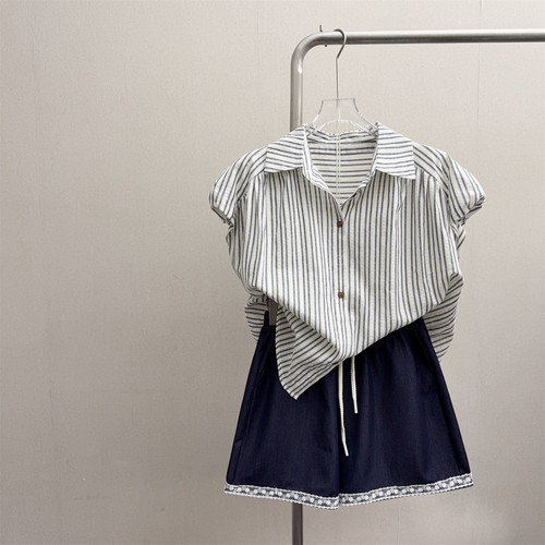 低饱和度森系Polo翻领提花牛仔蓝竖条纹泡泡袖娃娃衫25夏新女衬衫