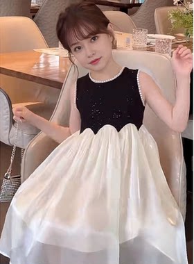 小女孩时尚无袖背心裙