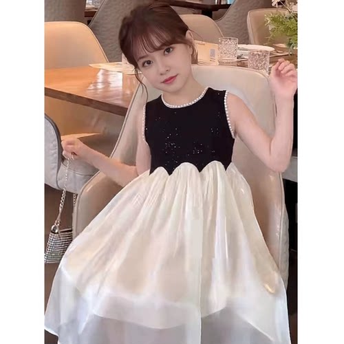 小女孩时尚无袖背心裙