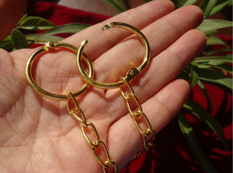 GOLD-PLATED THIN IRON CHAIN YELLOW SMALL CHAIN BILLBOARD HANGING CHAIN DEPARTMENT CARD HANGING CHAIN DECORATED THIN IRON CHAIN LIGHT CHAIN