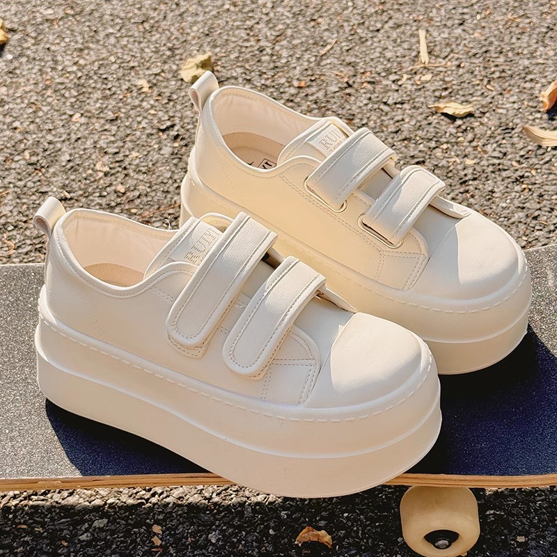 小白鞋魔术贴厚底增高鞋配阔腿裤