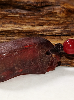 天然琥珀蜜蜡原石吊坠原矿无根砂透光随形项链蛇年本命年饰品女