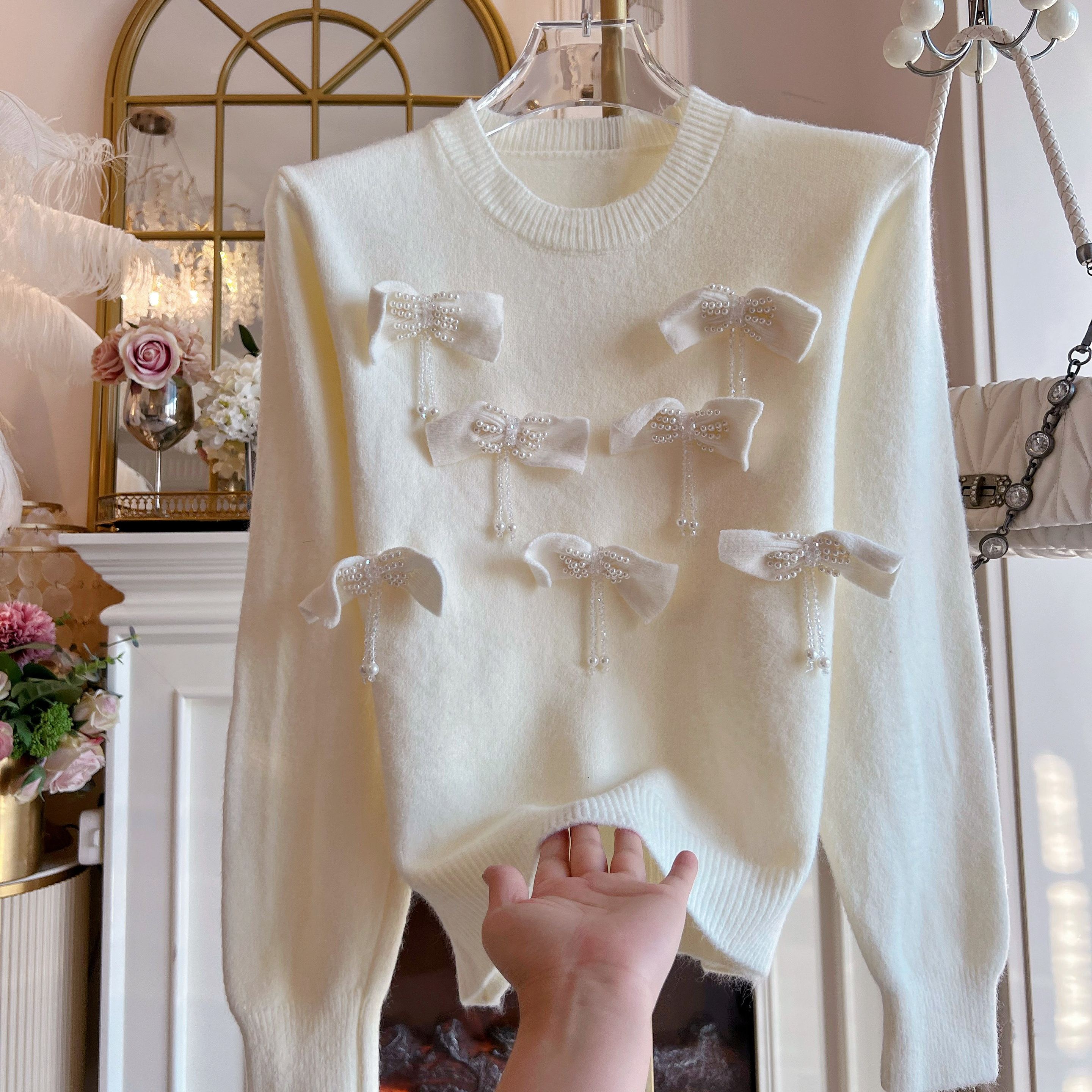 2025年冬季新款重工镶钻蝴蝶结吊坠加厚毛衣宽松慵懒风针织衫女装